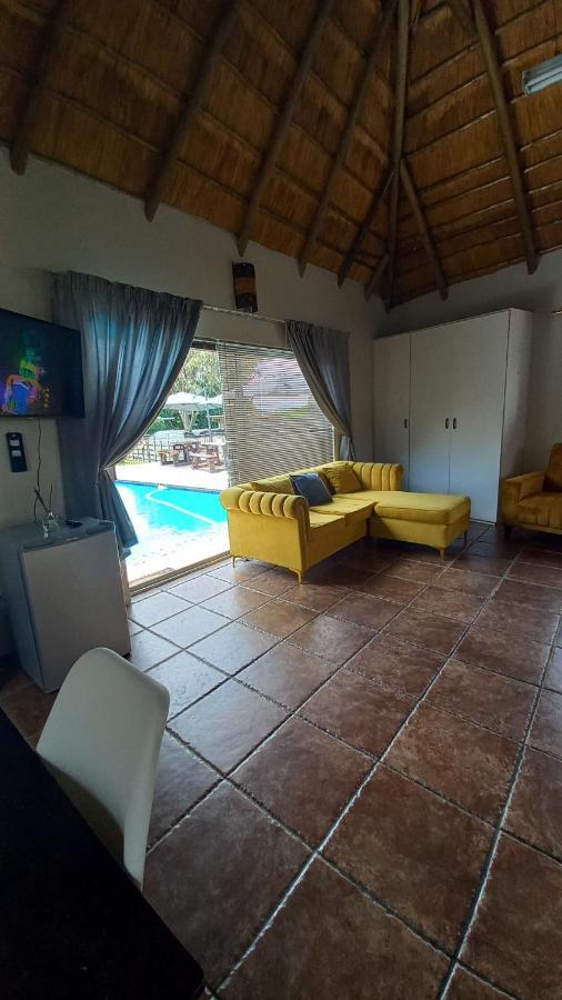 28 At Van Den Bos International Guesthouse Edenvale Exterior foto