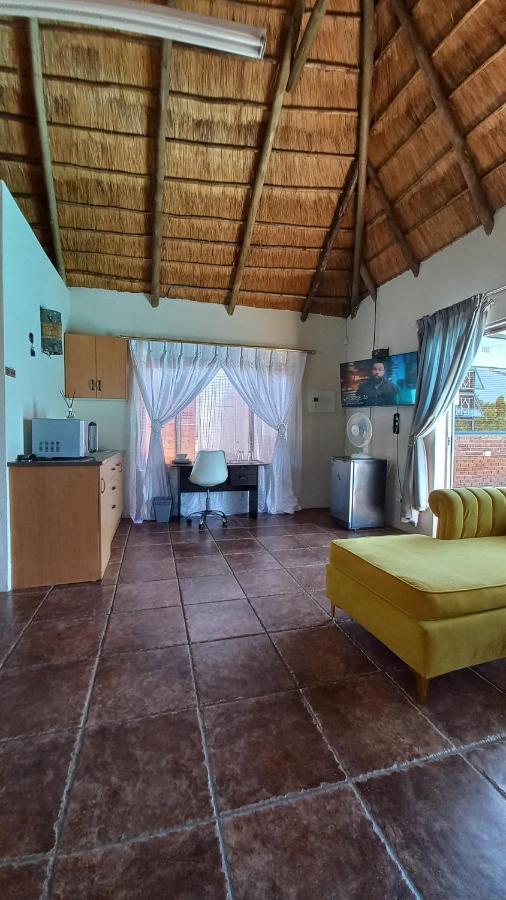 28 At Van Den Bos International Guesthouse Edenvale Exterior foto